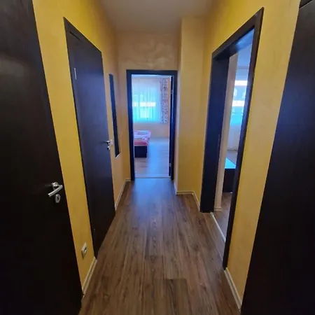 Royal Towers George Apartment, Next To The Gongola דירה בנסקו