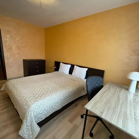 Royal Towers George Apartment, Next To The Gongola Apartment